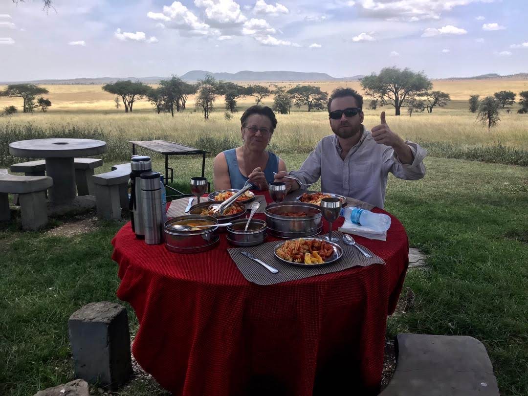 dining-al-fresco-on-safari