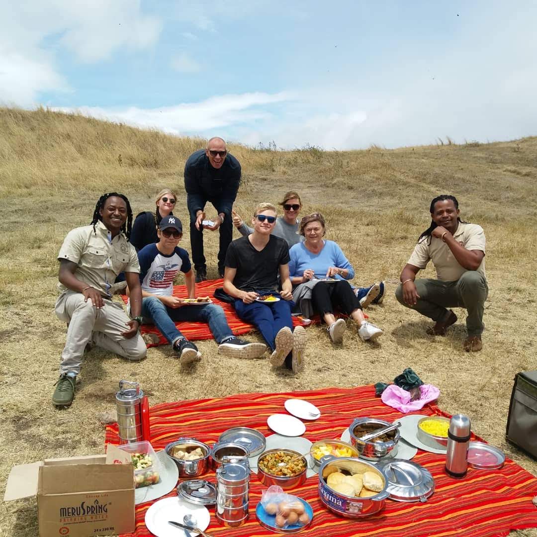 group-tour-photo-lunch-time