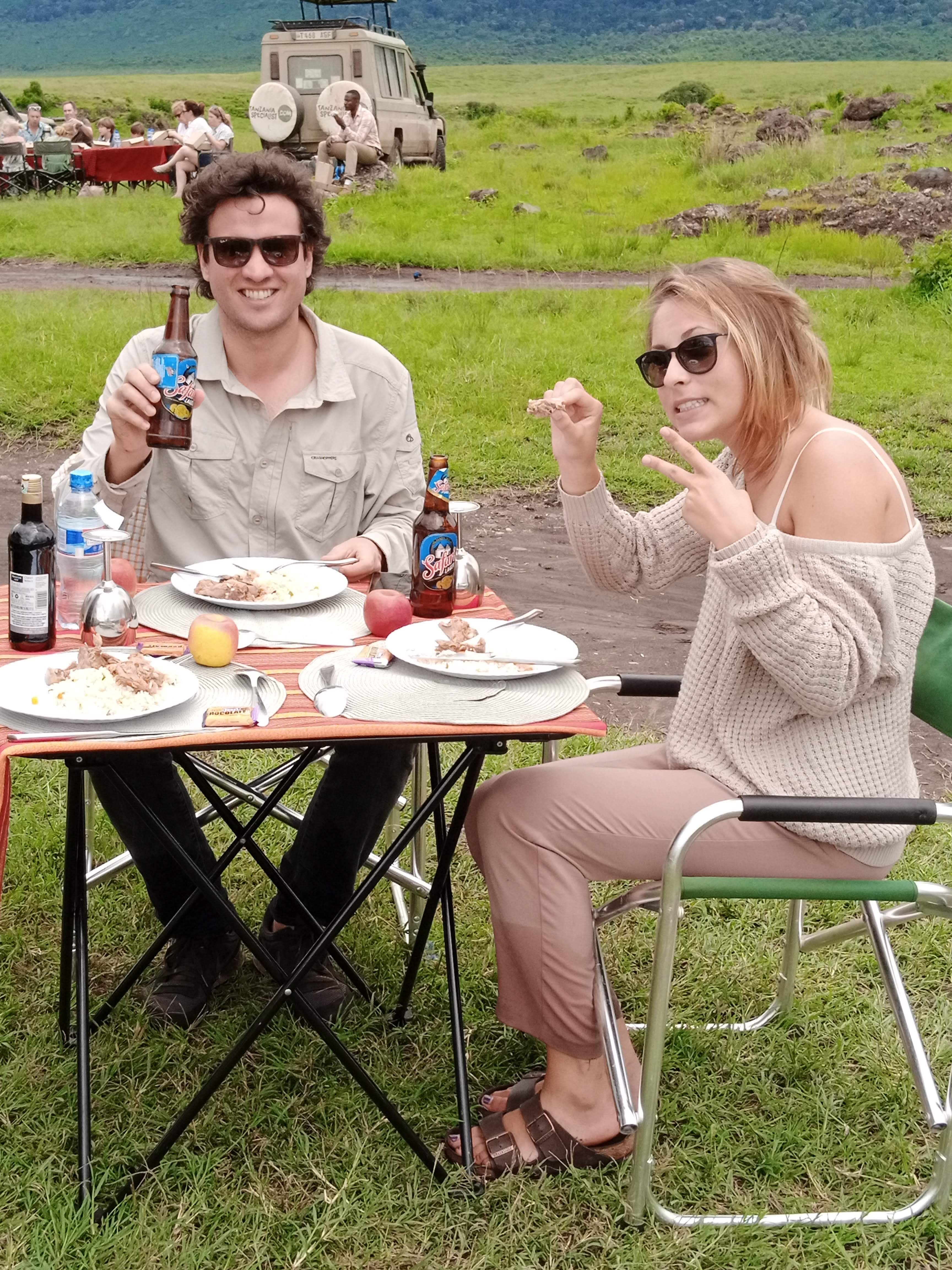 outdoor-safari-dining